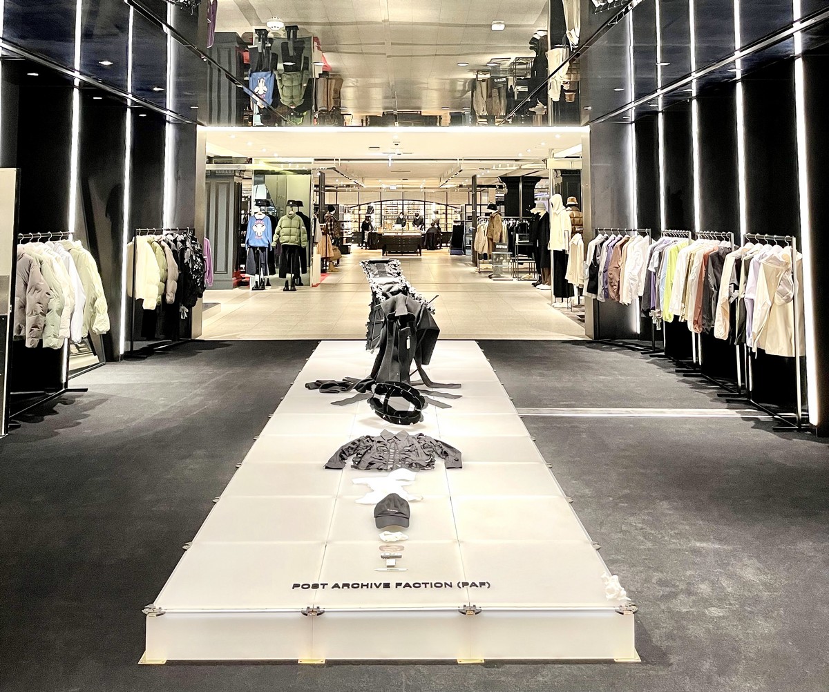 ▲강남점 6층 브릿지 포스트 아카이브 팩션 팝업 전경. (사진제공=신세계)