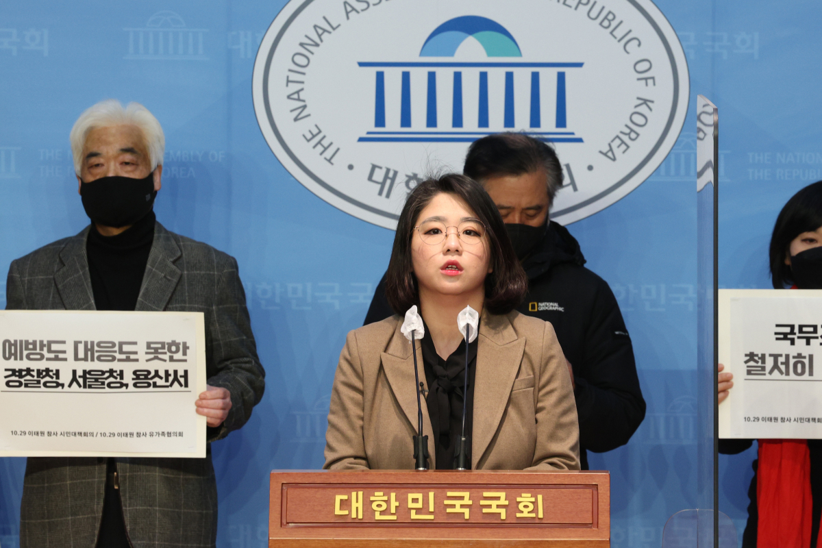 ▲용혜인 기본소득당 의원이 27일 오전 국회 소통관에서 열린 '1차 기관보고, 철저한 진상규명 촉구 기자회견'에서 발언하고 있다.  (국회사진기자단)