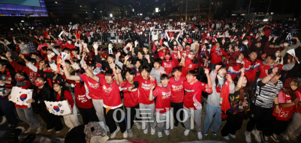 ▲대한민국 축구대표팀이 16강전을 치르는 6일 새벽 광화문광장에 거리응원이 개최된다. 조현호 기자 hyunho@ (이투데이DB)