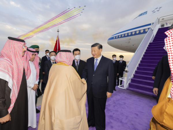 ▲시진핑 중국 국가주석이 7일(현지시간) 사우디아라비아 리야드 공항에 도착했다. 리야드/신화뉴시스