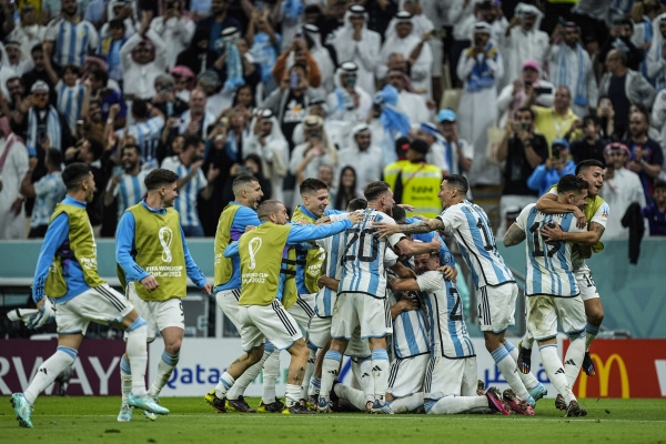 ▲4강 진출에 기뻐하는 아르헨티나 선수들(AP 뉴시스)
