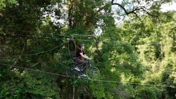 ▲'버디보이즈' 라오스 하늘 자전거(사진제공=라블랑쉬)