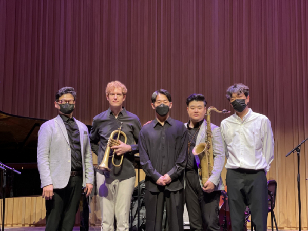 ▲IJDS퀸텟(사진=유니버설뮤직 제공)