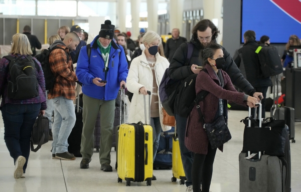 ▲미국 덴버국제공항에 23일 여행객들이 수속절차를 밟고 있다. 덴버(미국)/AP뉴시스
