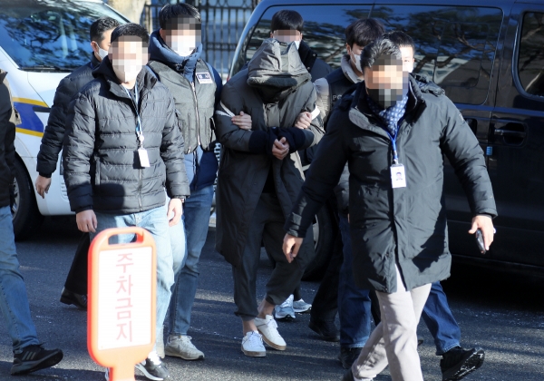 ▲고양지원 들어가는 택시기사 살해범(연합뉴스)

