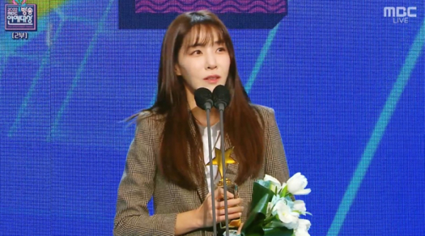 ▲김이나(사진 = MBC '2022 MBC 방송연예대상' 방송 화면 캡처)