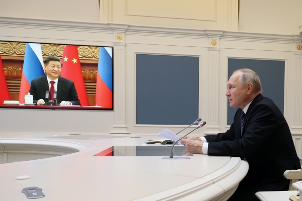▲블라디미르 푸틴 러시아 대통령이 30일(현지시간) 시진핑 중국 국가주석과 회담하고 있다. 모스크바/AP연합뉴스
