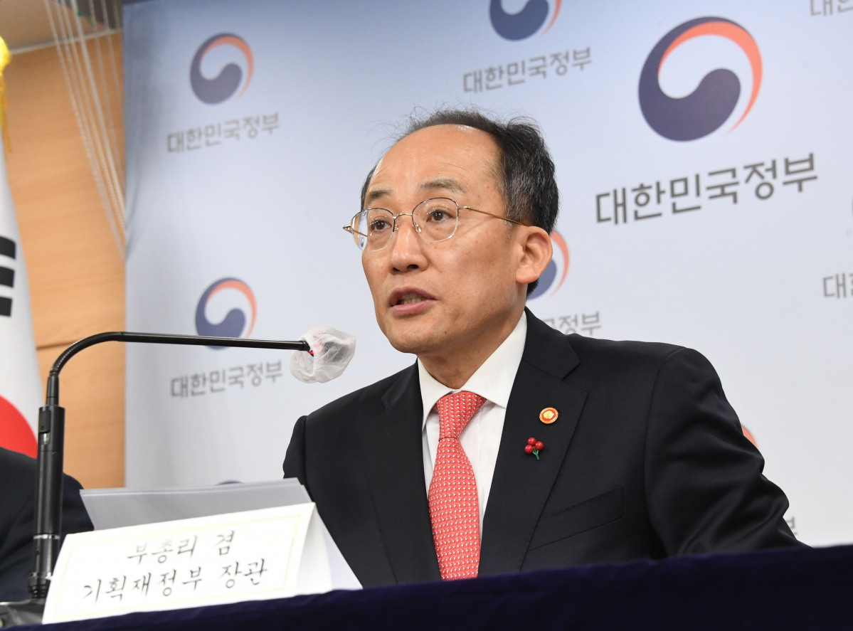 ▲추경호 경제부총리 겸 기획재정부 장관이 1월 3일 서울 종로구 정부서울청사에서 열인 '반도체 등 투자활성화를 위한 세제지원 강화방안'과 관련 발표문을 낭독하고 있다. (사진제공=기획재정부)