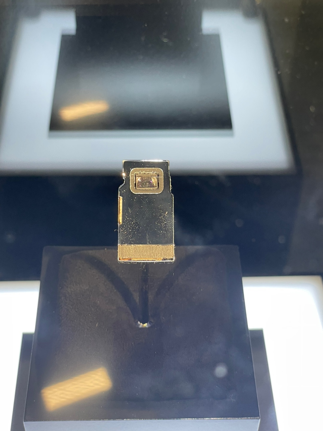 ▲CES 2023 전시장에 공개된 FC-BGA 시제품 모습. (강태우 기자 burning@)