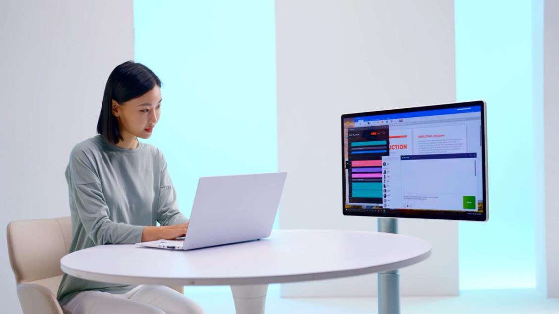 ▲LG디스플레이가 오는 5일 미국 라스베이거스에서 열리는 세계 최대 IT·가전 전시회 'CES 2023'에서 유기발광다이오드(OLED) 혁신 기술을 총망라해 선보인다고 3일 밝혔다. 사진은 LG디스플레이 '27인치 OLED 글로우'. (사진제공=LG디스플레이)