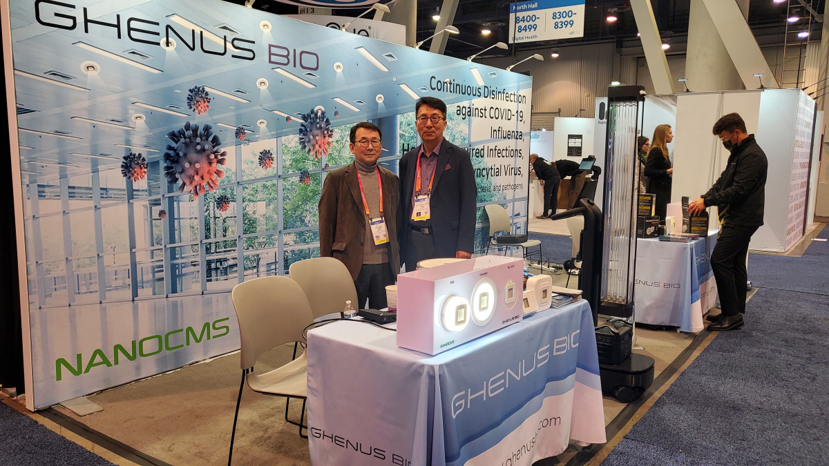 ▲김시석 나노씨엠에스 사장과 Joseph Kim 제너스바이오  대표 (사진 제공=나노씨엠에스)