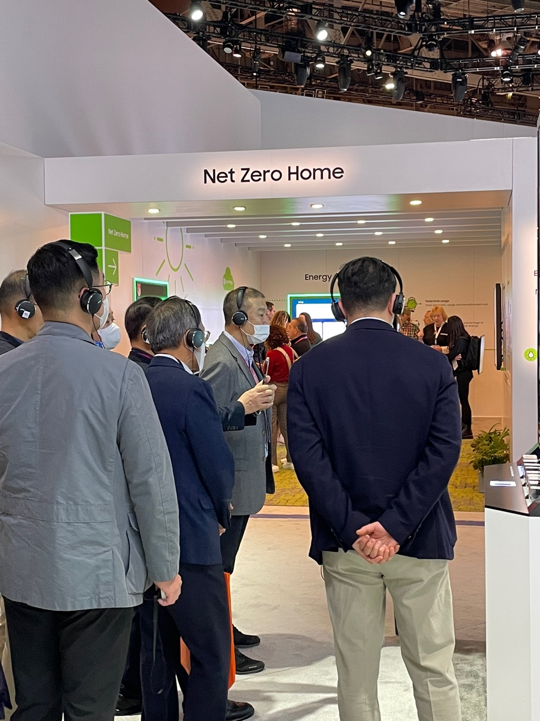 ▲구자은 회장이 삼성전자 전시관을 찾았다.  (강태우 기자 burning@)