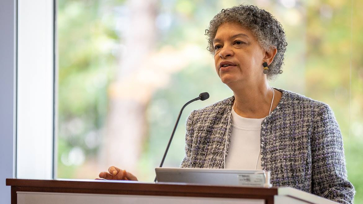 ▲수전 콜린스 보스턴 연방준비은행(연은) 총재가 브리핑하고 있다. 출처 보스턴 연은 홈페이지.