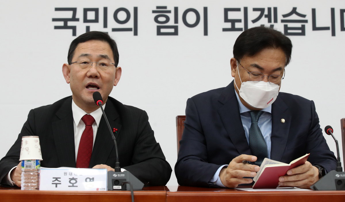 ▲[서울=뉴시스] 고범준 기자 = 주호영 국민의힘 원내대표가 12일 오전 서울 여의도 국회에서 열린 비상대책위원회의에서 발언하고 있다. 2023.01.12. bjko@newsis.com