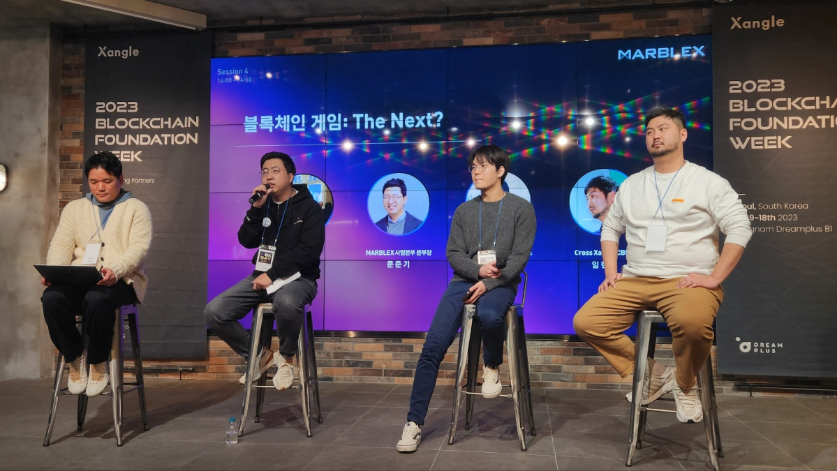 ▲12일 MBX DAY 현장에서는 (왼쪽부터)이훈재 인벤 부사장, 문준기 마브렉스 사업본부장, 제이 킴 BNB체인 한국 비즈니스 담당, 임현민 크로스앵글 CBDO가 '블로체인 게임: The Next?'를 주제로 토론을 진행했다. (이시온 기자 zion0304@)