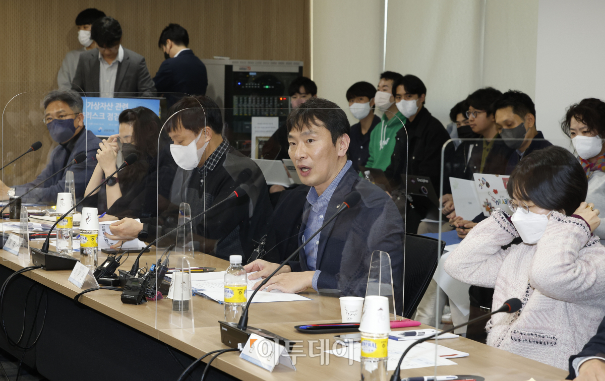 ▲이복현 금융감독원장이 16일 오후 서울 마포구 프론트원 컨퍼런스룸에서 열린 '가상자산 관련 금융리스크 점검 토론회'에서 모두발언을 하고 있다. (조현호 기자 hyunho@)