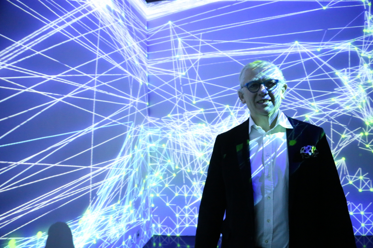 ▲17일 서울 종로 아라아트센터에서 열린 '디지털 뷰티' 기자간담회에 참석해 작품을 설명하고 있는 미구엘 슈발리에 (아라아트센터)