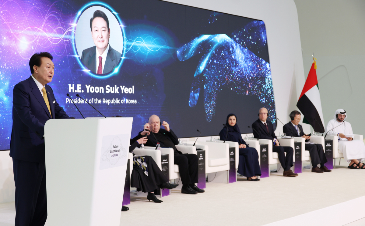 ▲아랍에미리트(UAE)를 국빈 방문 중인 윤석열 대통령이 17일(현지시간) 두바이 미래박물관에서 열린 미래비전 두바이 포럼에서 과학기술의 미래비전을 밝히고 있다. (연합뉴스)