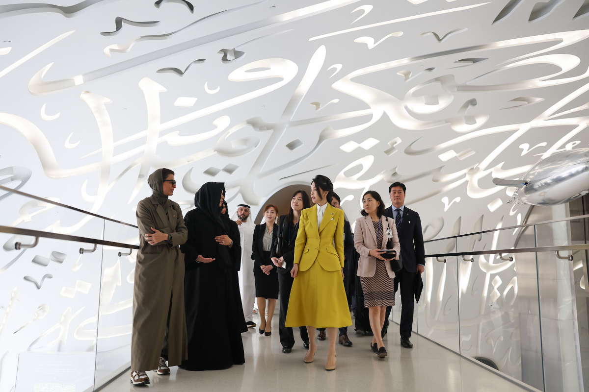 ▲두바이 미래박물관을 시찰하는 김건희 여사 (연합뉴스)