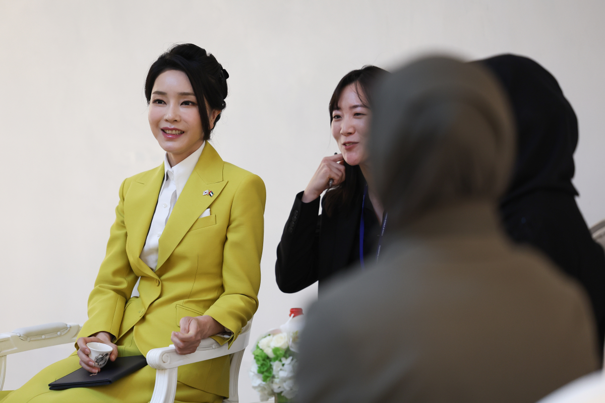 ▲라티파 공주와 환담하는 김건희 여사 (연합뉴스)