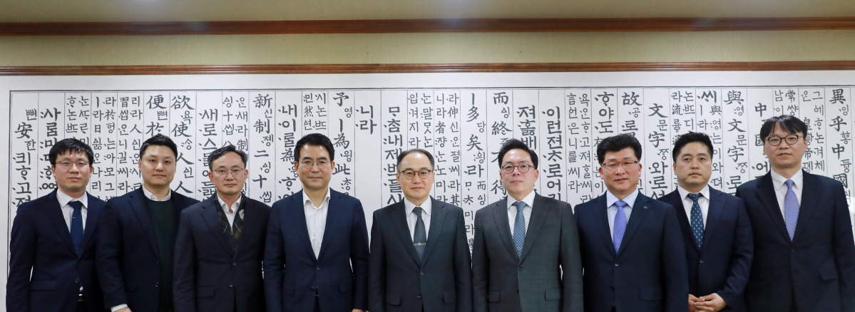 ▲ 대검찰청‧경찰청‧국토교통부는 18일 서울 서초동 대검 청사에서 ‘전세 사기 대응 협의회’를 개최했다. 사진 가운데가 이원석 검찰총장. (대검찰청)