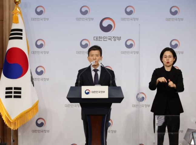 ▲고영종 교육부 책임교육지원관이 19일 오전 서울 종로구 정부서울청사 별관 브리핑룸에서 스포츠혁신위 권고안 개선방안 발표를 하고 있다. (제공=교육부)