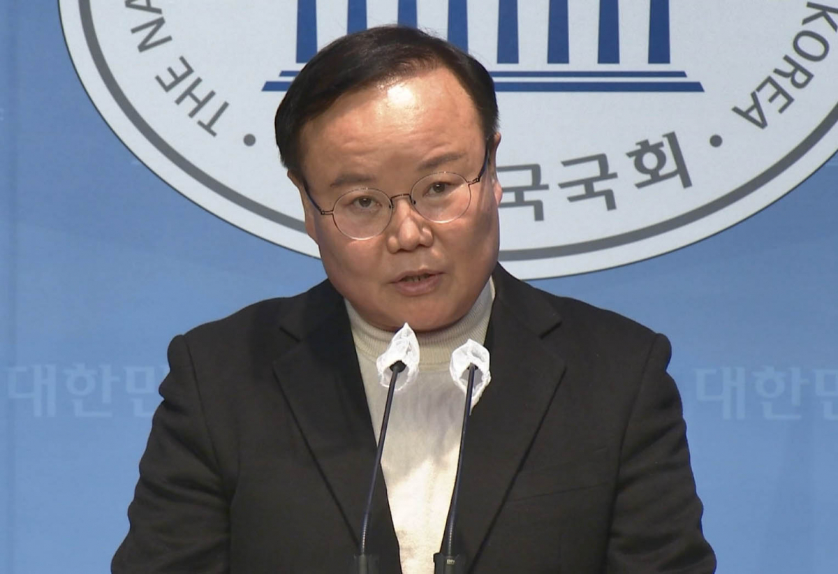 ▲국민의힘 김재원 전 최고위원이 25일 국회 소통관에서 "국민의힘과 보수·대한민국의 최종병기가 되겠다"며 3·8 전당대회 최고위원 경선 출마 기자회견을 하고 있다. (연합뉴스)