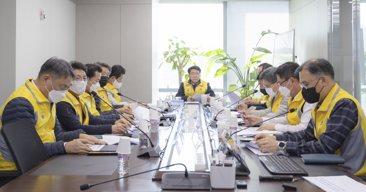 ▲25일 남부발전은 부산 KOSPO 중앙통제센터에서 한파 대비 전사 발전설비 안전점검 회의를 개최했다. (사진제공=한국남부발전)