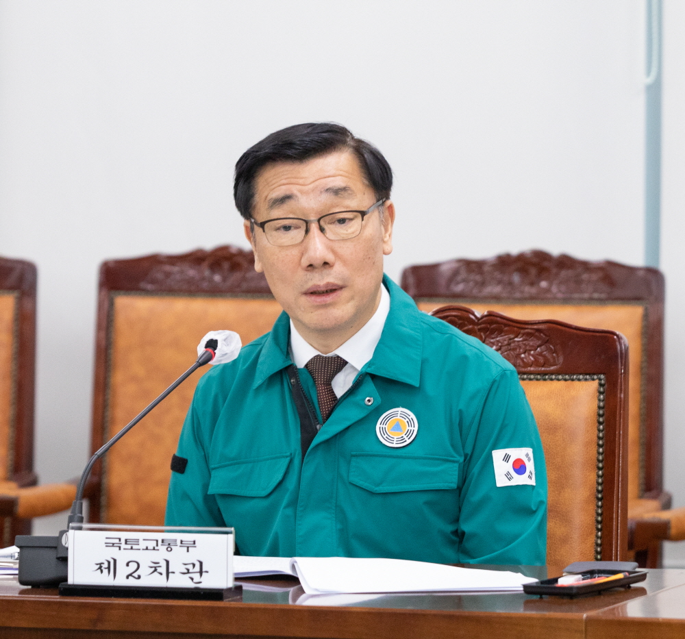 ▲어명소 국토교통부 2차관이 26일 방음시설 화재안전강화 대책을 위한 중앙사고수습본부 회의를 주재하고 있다. (사진제공=국토교통부)