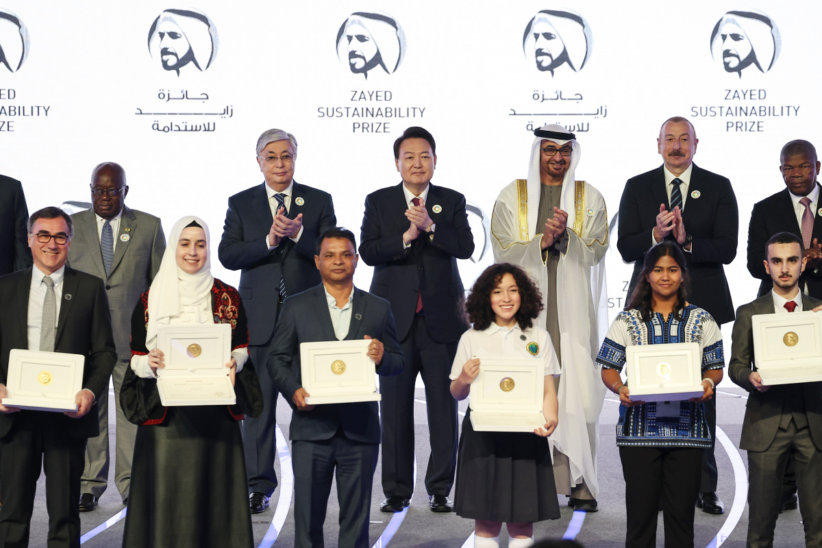 ▲'2023 자이드 지속가능성상' 시상식에 참석한 윤석열 대통령과 셰이크 무함마드 빈 자예드 알 나흐얀 UAE대통령. (뉴시스)