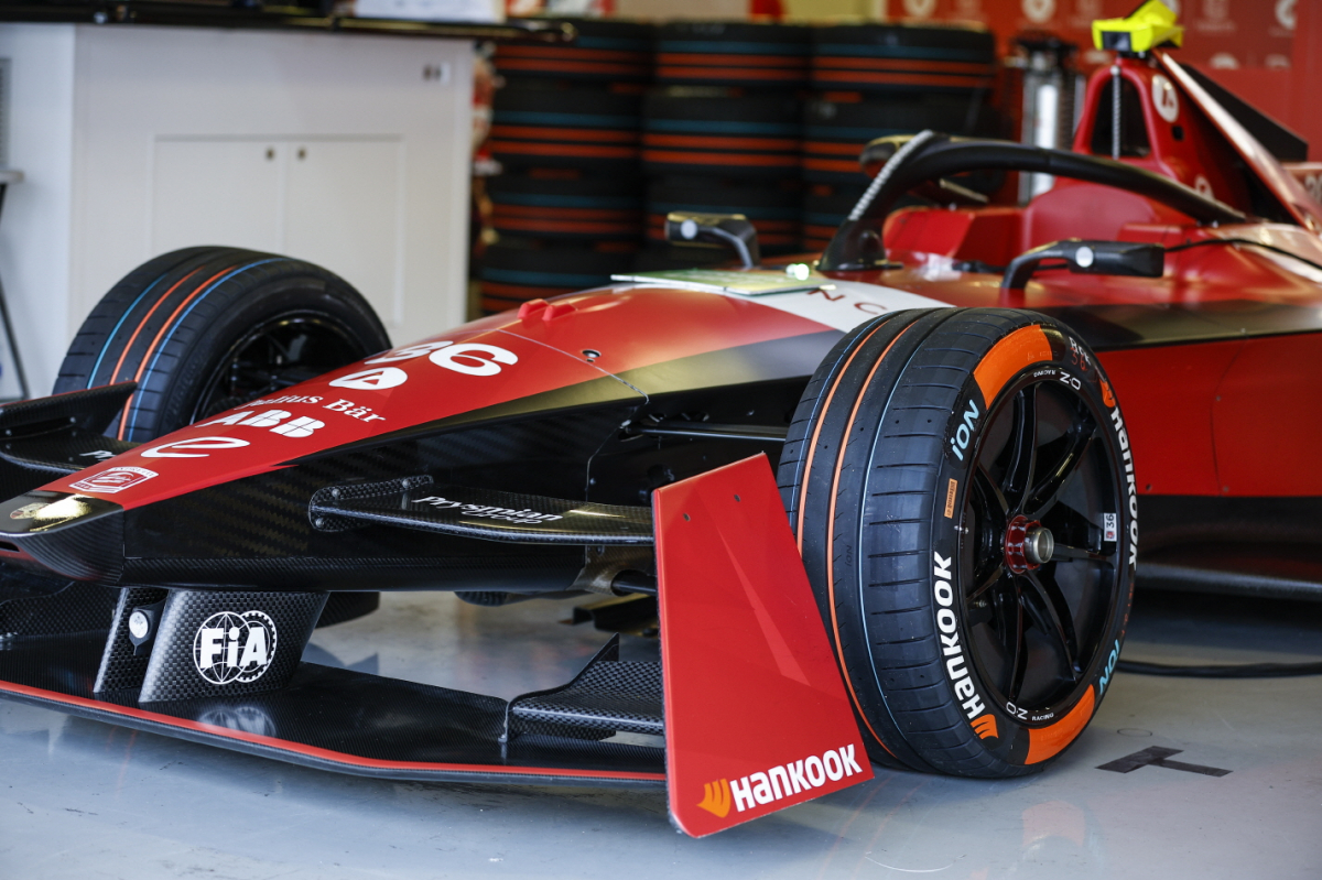 ▲한국타이어 전기차 레이싱 타이어 아이온(iON)을 장착한 포뮬러 E 레이싱 차량 (사진제공=한국타이어앤테크놀로지)