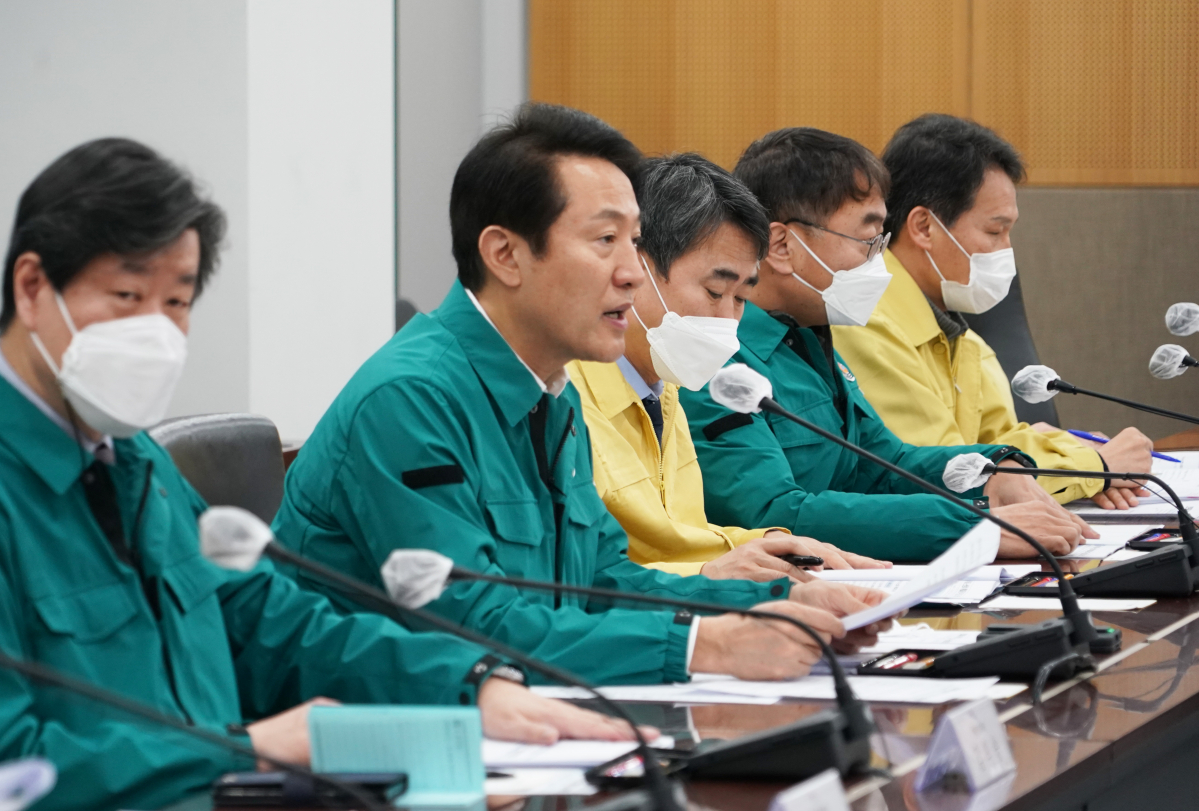 ▲오세훈 서울시장은 27일 25개 자치구청장과 ‘한파 대비 시·자치구 구청장 회의’를 열고 공동 대응에 나서기로 했다.  (자료제공=서울시)