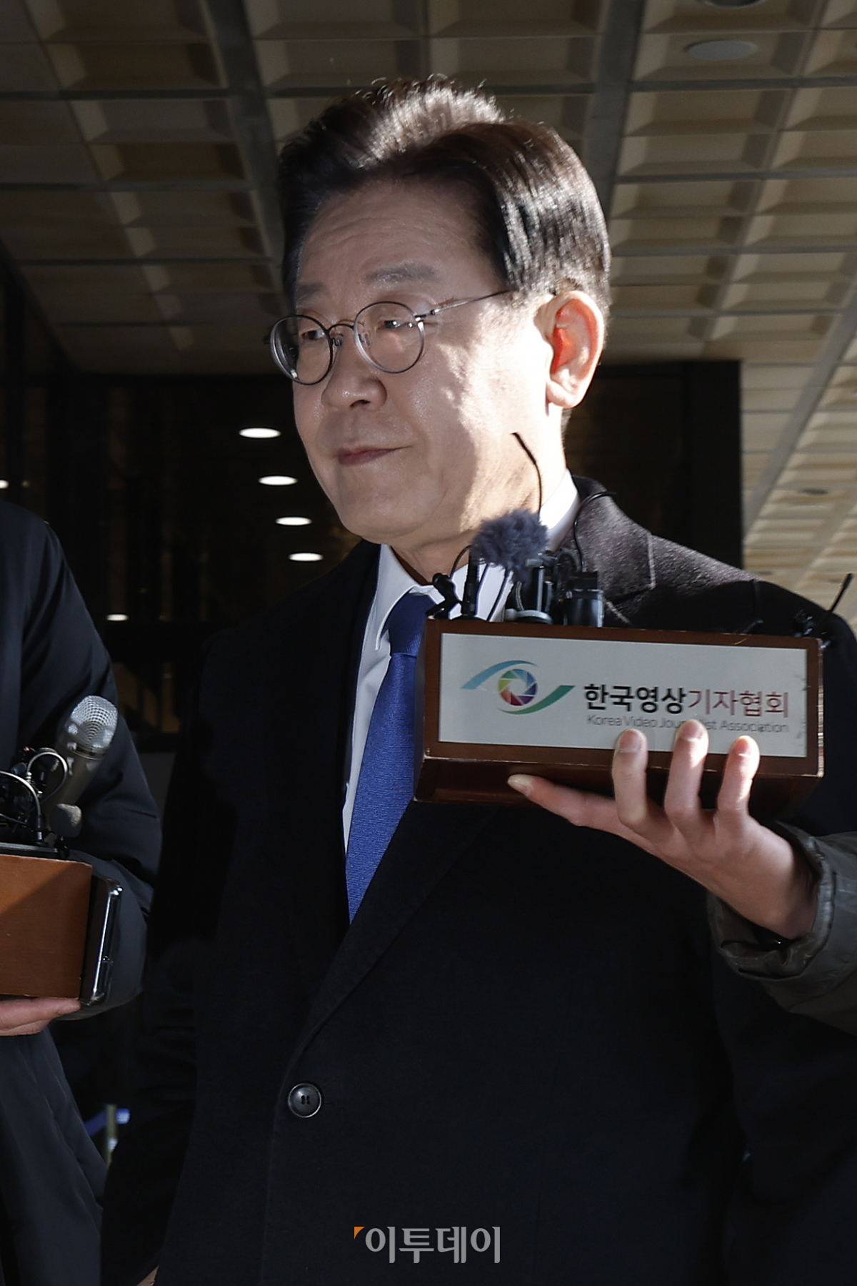 ▲ 이재명 더불어민주당 대표가 지난달 28일 오전 서울 서초동 서울중앙지검에 대장동·위례신도시 개발 특혜 의혹 관련 검찰 조사를 받기 위해 출석하고 있다. (조현호 기자 hyunho@)