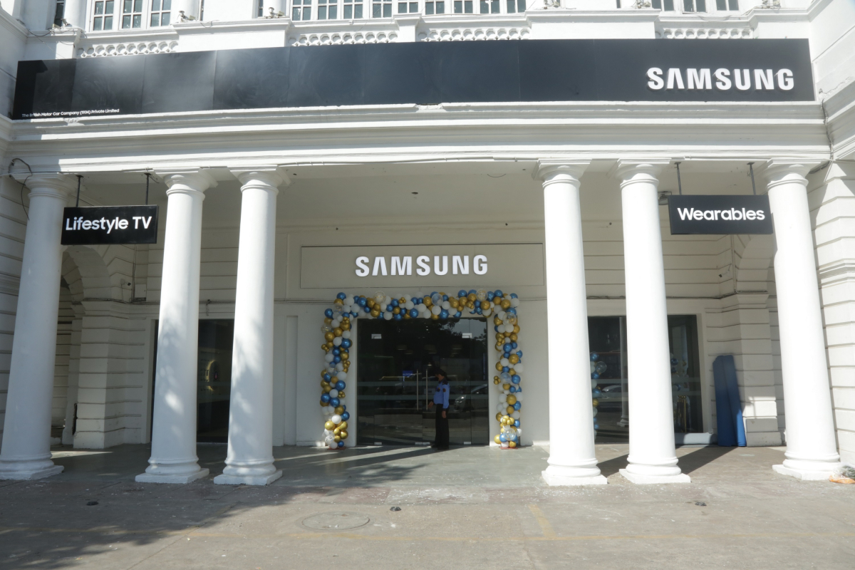 ▲인도 뉴델리 중심가에 신규 개장한 삼성 익스피리언스 스토어 외부 모습 (사진제공=삼성전자)