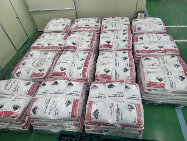 ▲리튬플러스가 생산해 하이드로리튬이 판매하는 수산화리튬 (자료 = 리튬플러스)