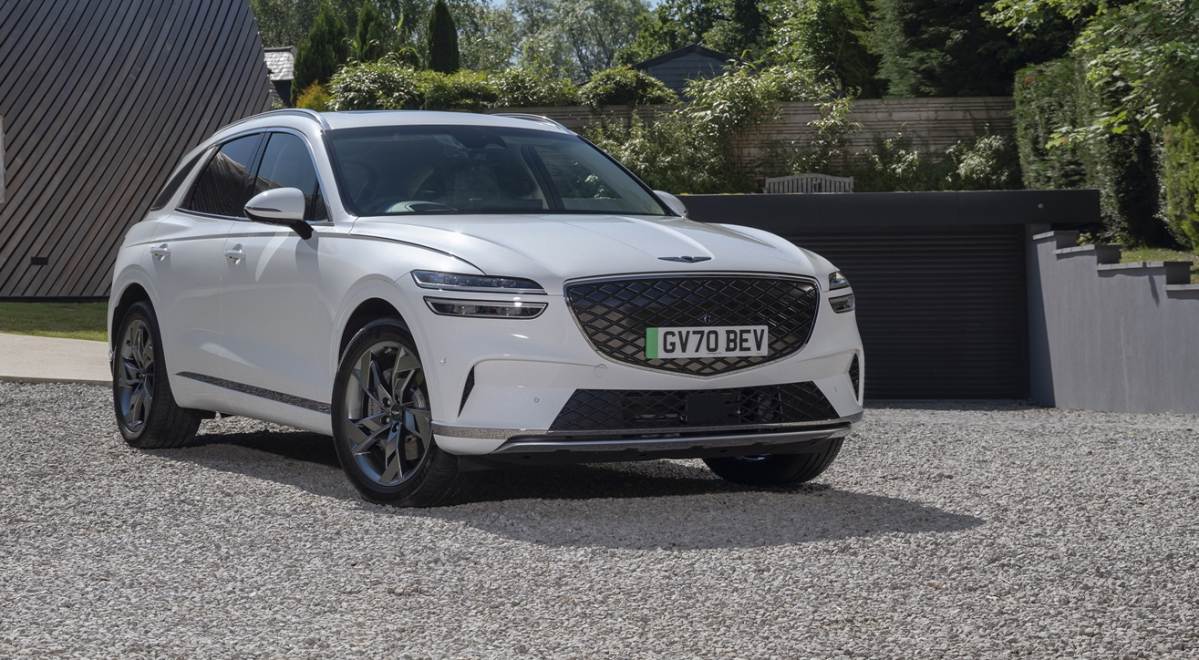 ▲현대차그룹 주요 모델이 독일 자동차 권위지 <아우토빌트>가 뽑은 올해의 수입차에 선정됐다. 사진은 크로스오버 SUV 부문에서 최고의 차로 꼽힌 제네시스 GV70 전동화 모델. (사진제공=현대차그룹)