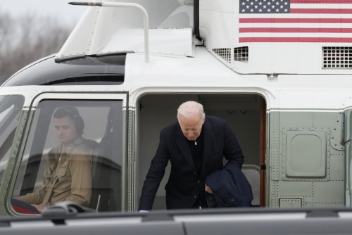 ▲조 바이든 미국 대통령이 29일(현지시간) 델라웨어주 공군기지에 도착했다. 뉴캐슬(미국)/AP연합뉴스
