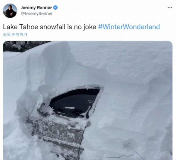 ▲제레미 레너가 지난달 13일(현지시간)가 트위터에 눈으로 뒤덮은 차량 사진을 올렸다. 제레미 레너 트윗 캡처