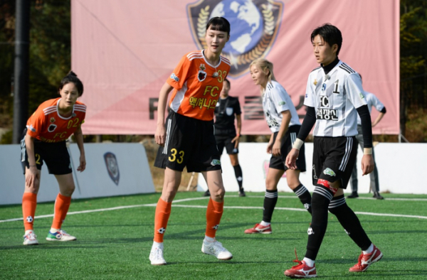 ▲'골때녀' 허경희(오른쪽)(사진제공=SBS)