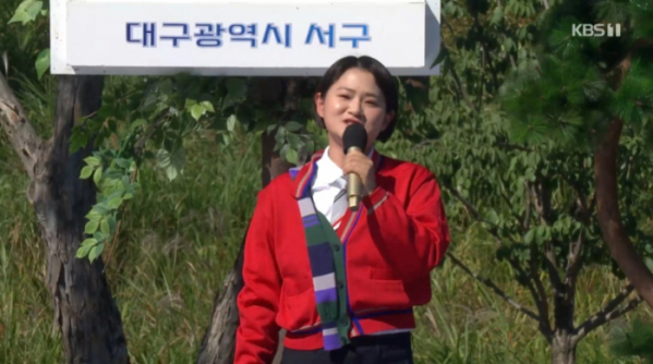 ▲'전국노래자랑' 김신영(사진=KBS1 '전국노래자랑' 방송화면 캡처)