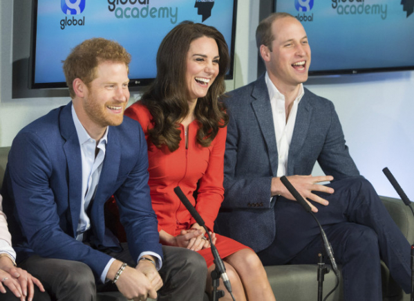 ▲영국 해리 왕자와 윌리엄 왕세자 부부가 2017년 4월 20일 정신 건강 자선 캠페인에 참석했다. 런던/AP뉴시스
