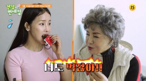 ▲가수 미나와 미나 엄마(사진=TV조선 방송화면 캡처)