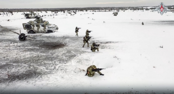 ▲2022년 12월 28일 러시아군이 벨라루스의 불특정 장소에서 훈련하고 있다. 벨라루스/AP뉴시스