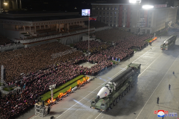 ▲북한, 열병식에 등장한 ‘화성-17형’(평양 조선중앙통신=연합뉴스)
