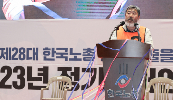 ▲17일 오후 서울 송파구 잠실 실내체육관에서 열린 한국노동조합총연맹 임원선출을 위한 정기선거인대회에서 김동명 제28대 한국노총 위원장이 당선됐다. (연합뉴스)