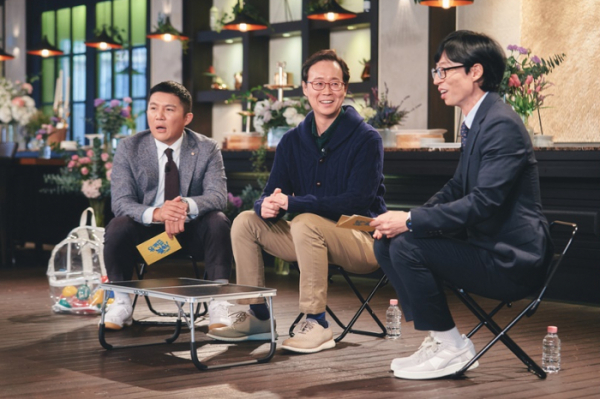 ▲나종호 교수(가운데)(사진제공=CJ ENM)