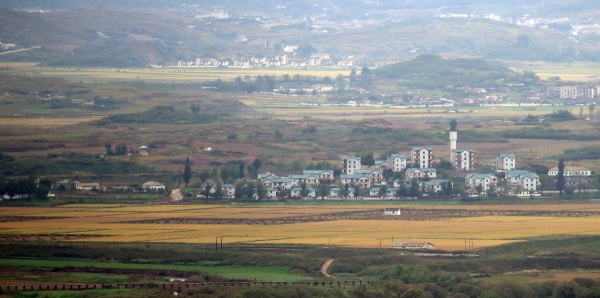 ▲도라전망대에서 바라본 북한 개성공단 일대 마월동 모습.

 (뉴시스)