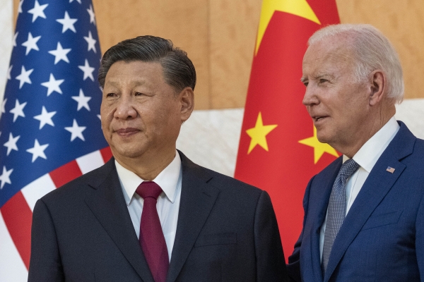 ▲조 바이든(오른쪽) 미국 대통령과 시진핑 중국 국가주석이 지난해 11월 14일 인도네시아 발리에서 양자 정상회담을 하고 있다. 발리/AP뉴시스 
