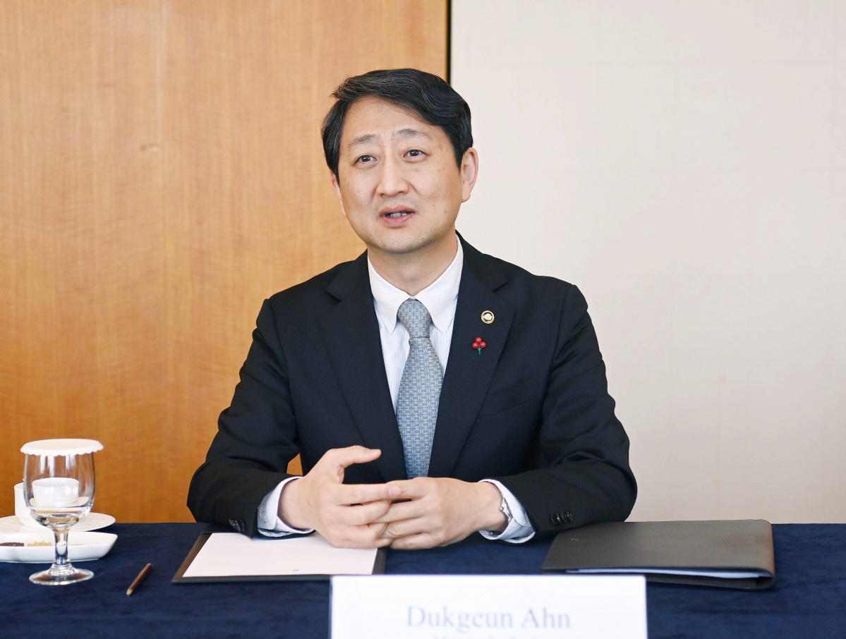 ▲안덕근 산업통상자원부 통상교섭본부장이 31일 서울 중구 롯데호텔에서 티모 하라카(Timo Harakka) 핀란드 교통통신부 장관과 면담을 하고 있다. (사진제공=산업통상자원부)