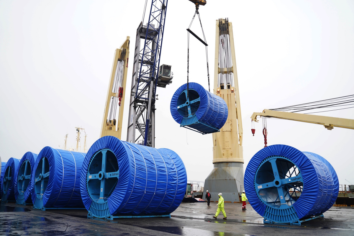 ▲대한전선이 생산한 초고압케이블이 유럽(네덜란드)으로 수출되고 있다.  (사진제공=대한전선)